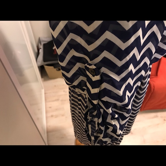 Speechless Chevron Chiffon Dress - M - Picture 4 of 6